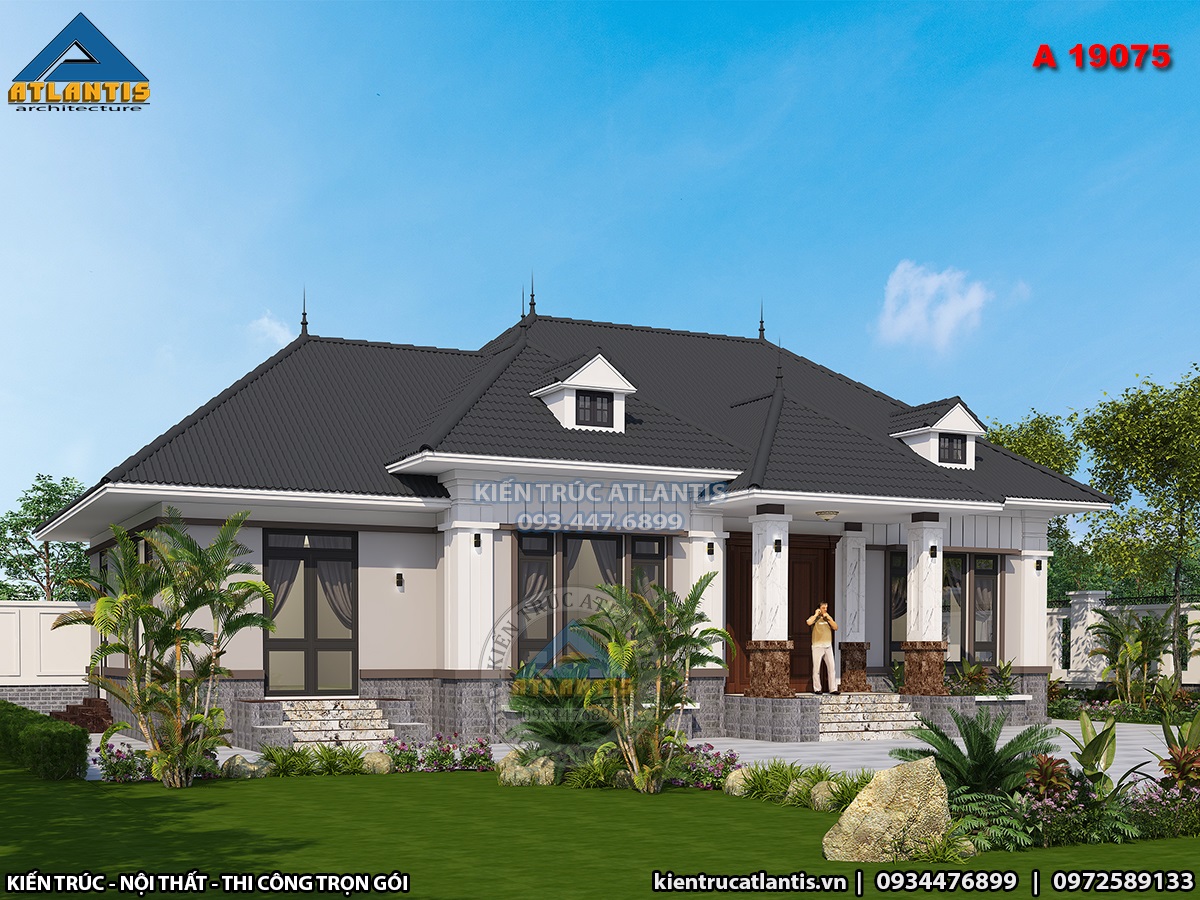 Quanh khu vực biệt thự trồng nhiều cây cối, có tiểu cảnh, đài phun nước, hồ cá,...